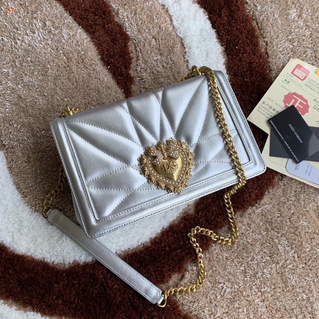 dolce & gabbana heart detail silver handbag 26x18x7.5 cm