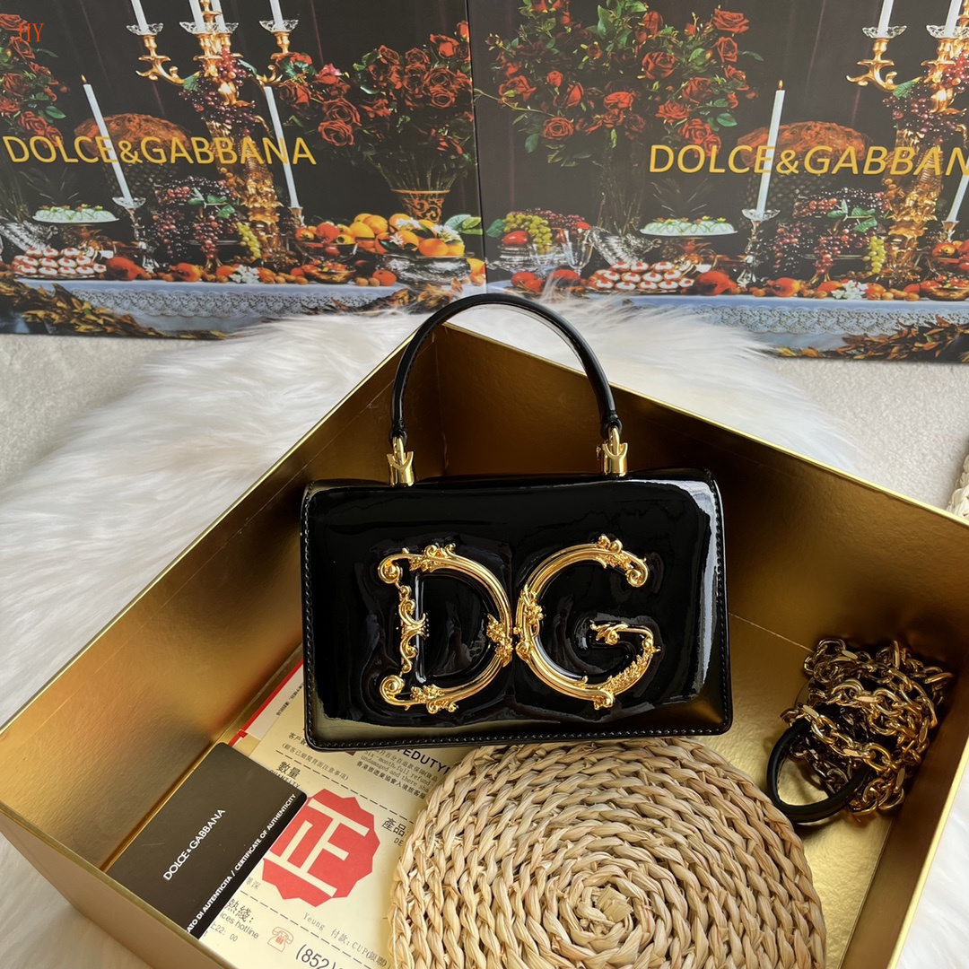 dolce & gabbana black patent leather handbag 18*10*5