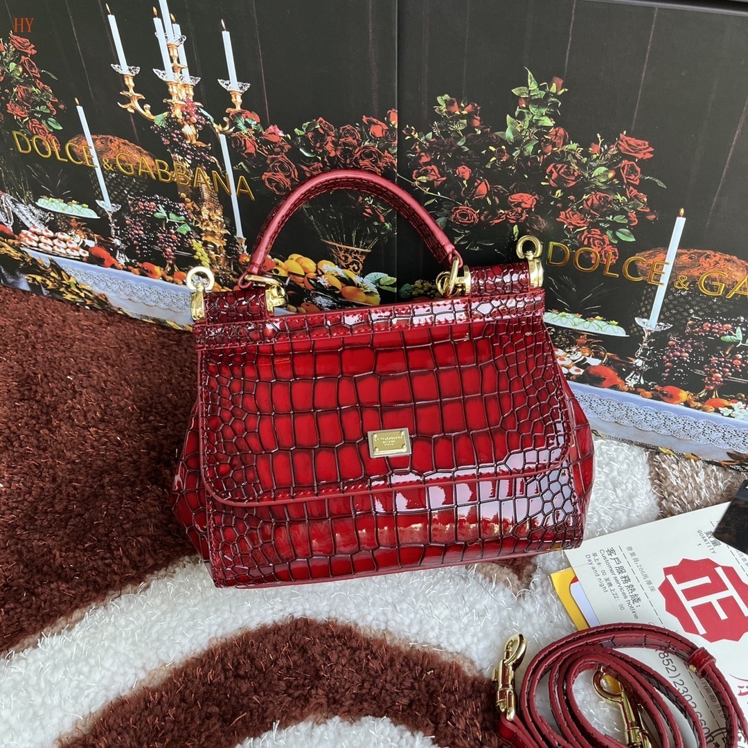 dolce & gabbana red crocodile-effect handbag 20*17*7