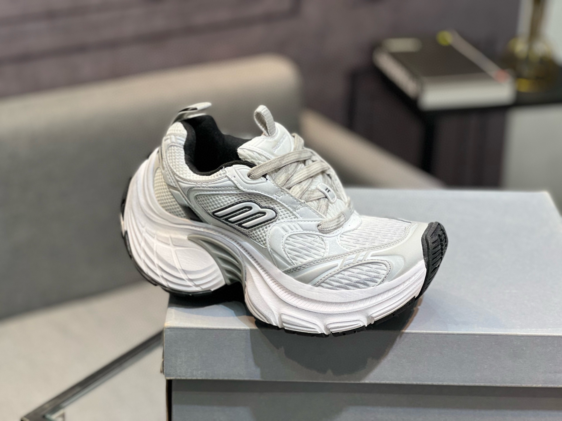 balenciaga unisex sneakers - size 35/46 - Image 9