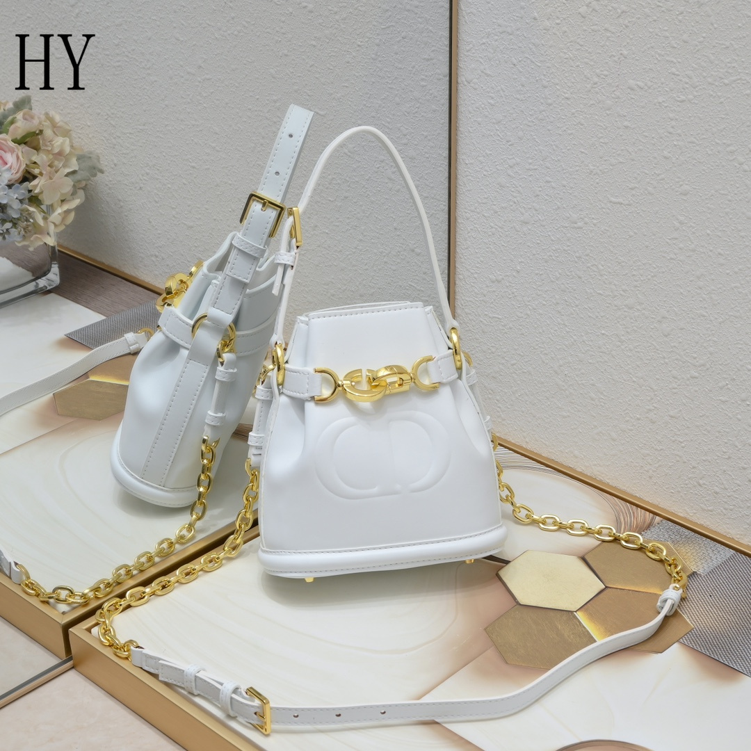 dior white bucket bag with gold chain - 17x7x18 cm