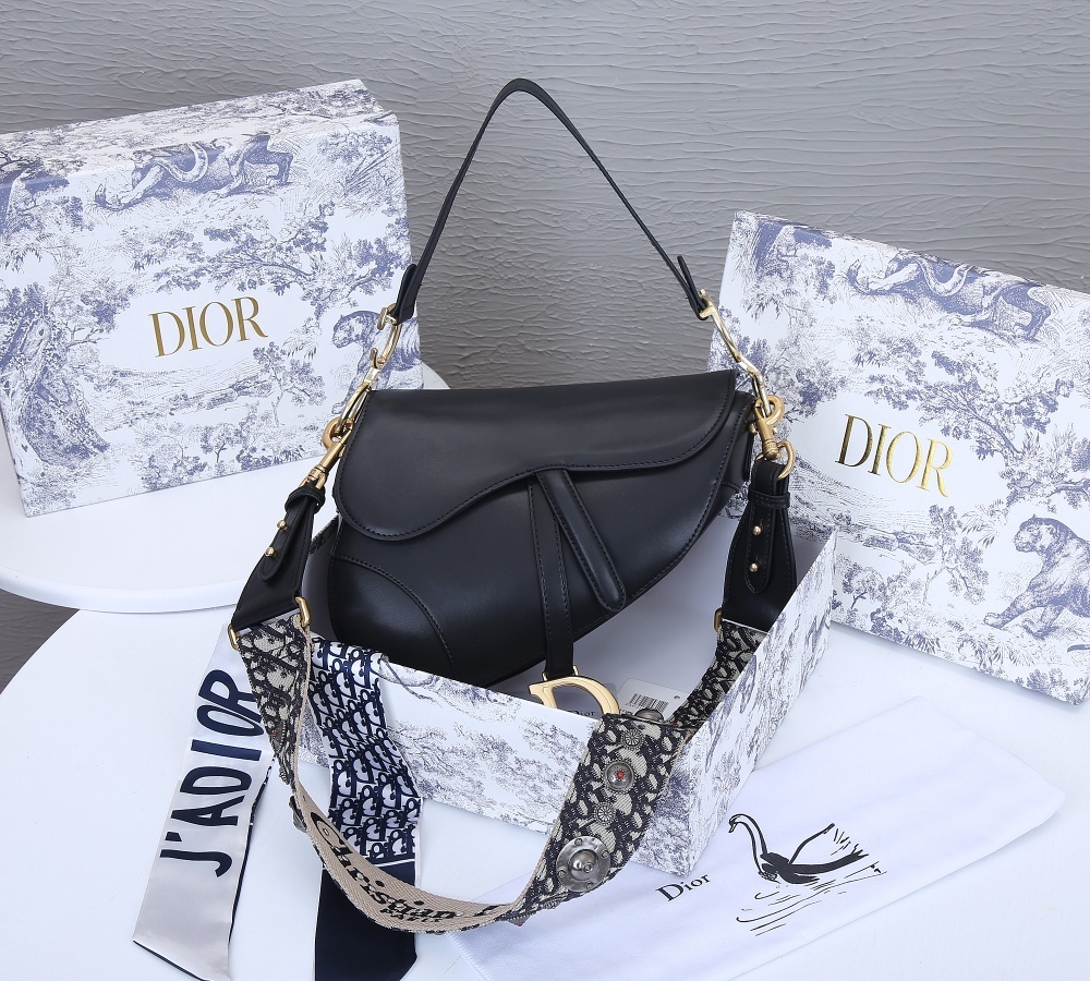 dior black saddle bag with adjustable strap - 25.5x20x6.5 cm