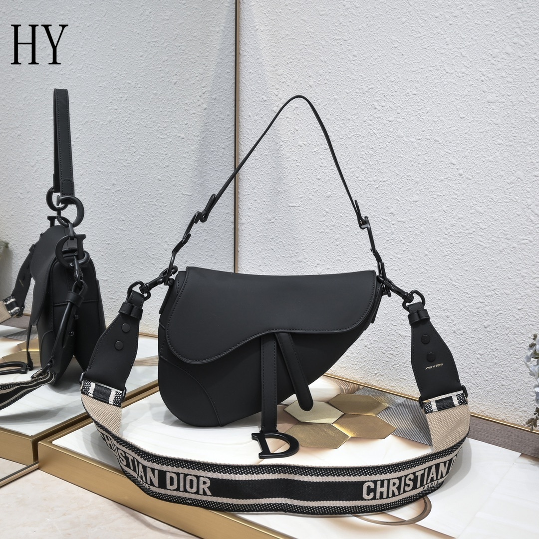 dior saddle bag - large size: 25.5 x 20 x 6.5 cm