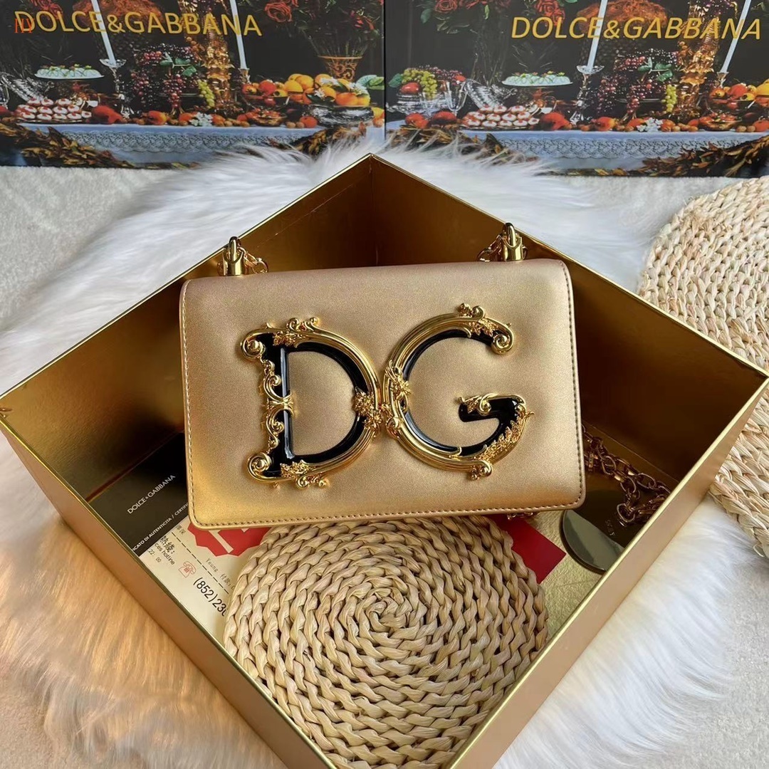 dolce & gabbana dg logo gold clutch bag 21*15*4