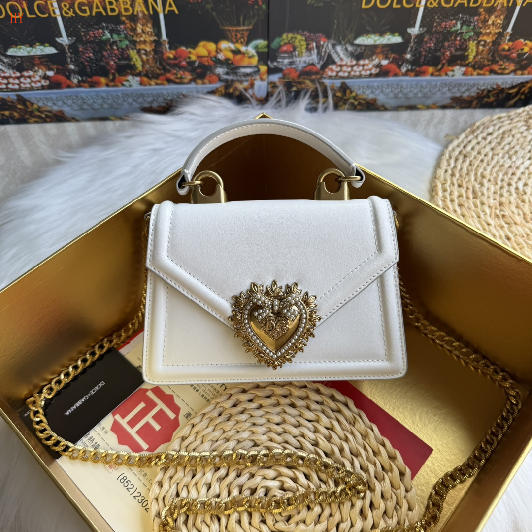 dolce & gabbana white heart bag 19*13*4.5