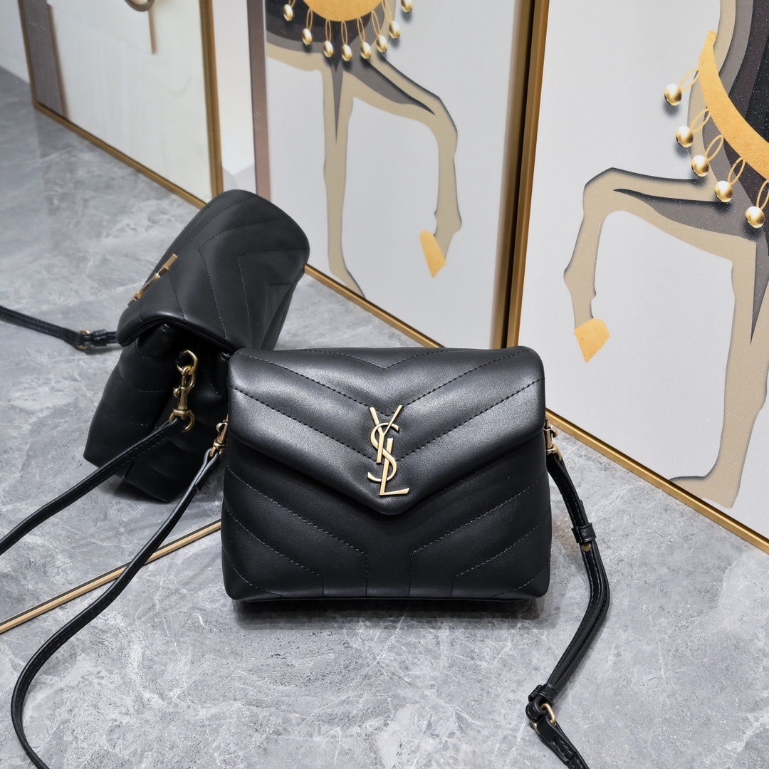 yves saint laurent black leather shoulder bag 20x14x7cm
