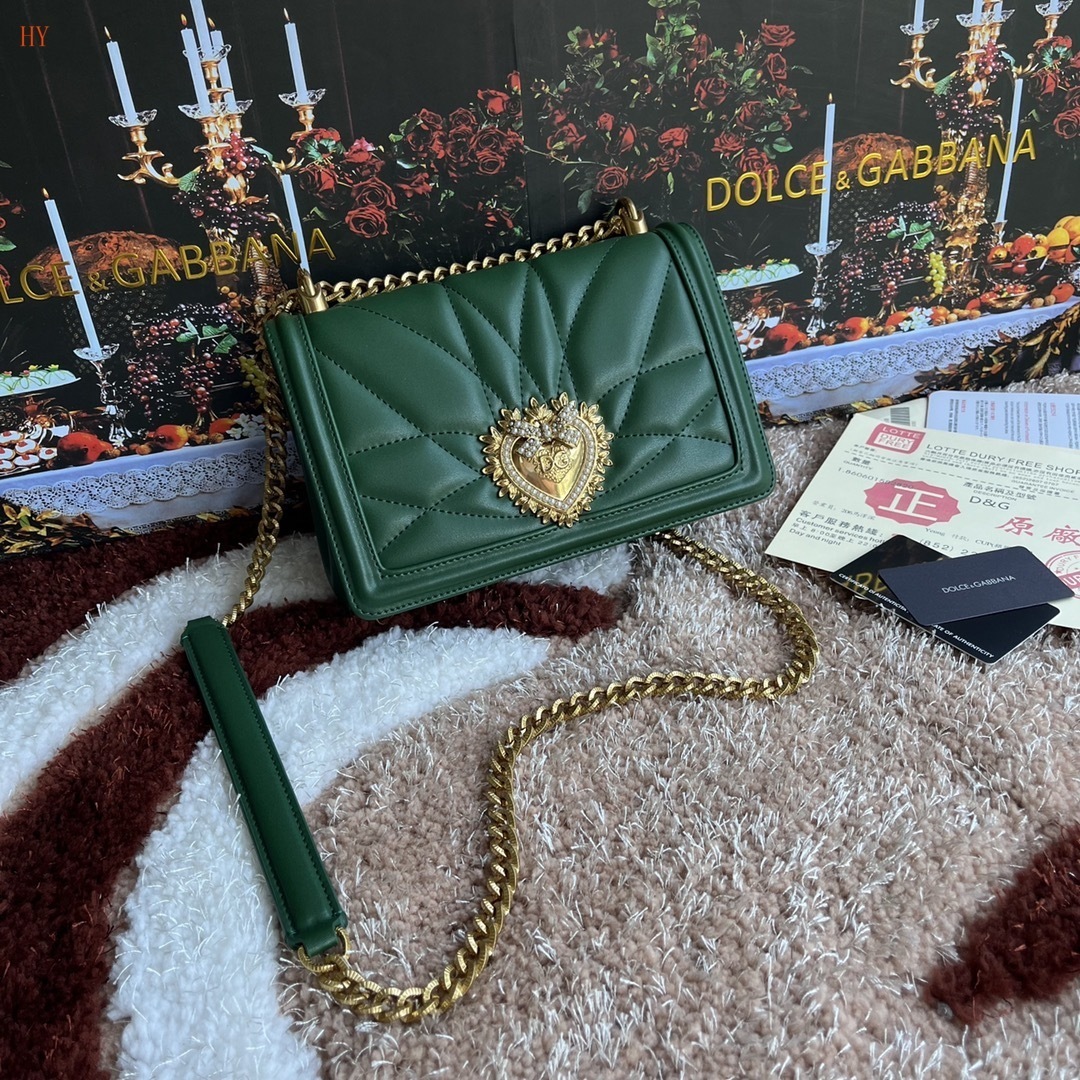 dolce & gabbana green quilted bag with heart detail