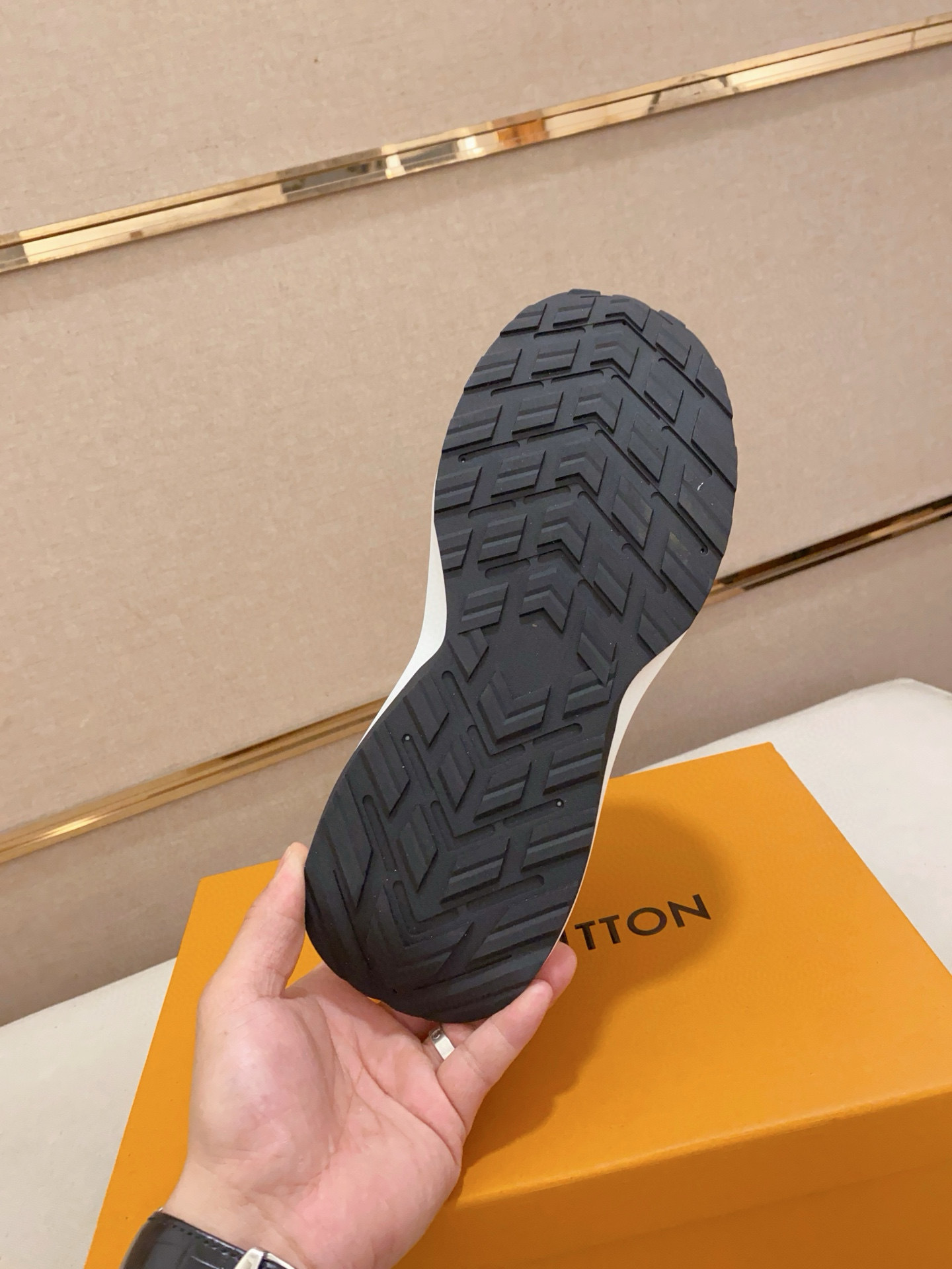 louis vuitton l casual shoes 38/44 - Image 9