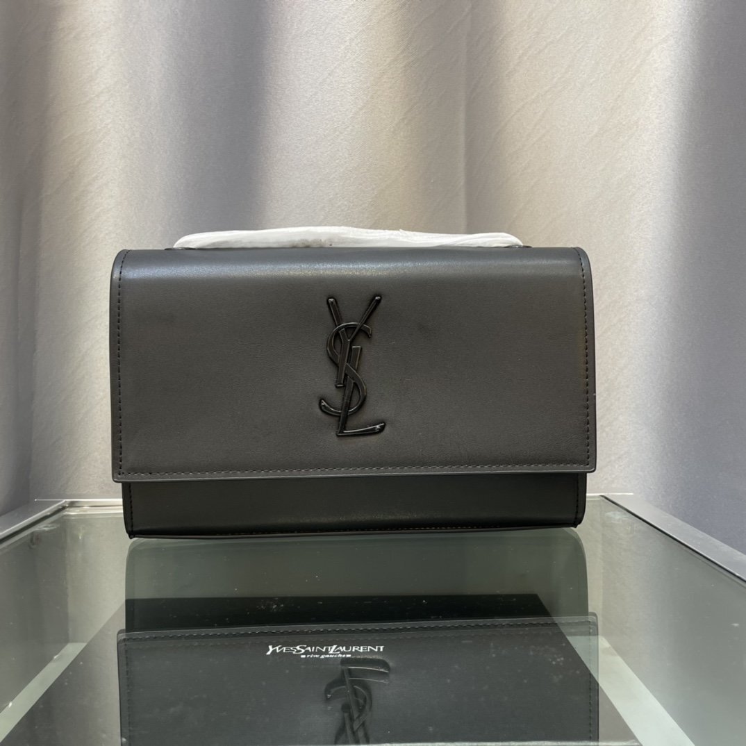 yves saint laurent black leather handbag 24x16x8 cm