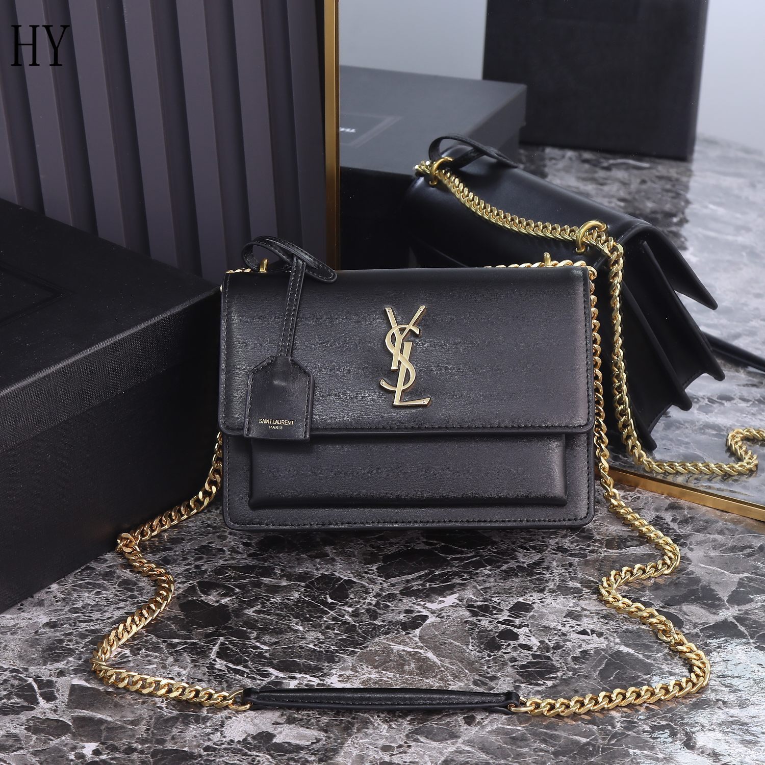 yves saint laurent black leather crossbody bag - 22x16x9 cm