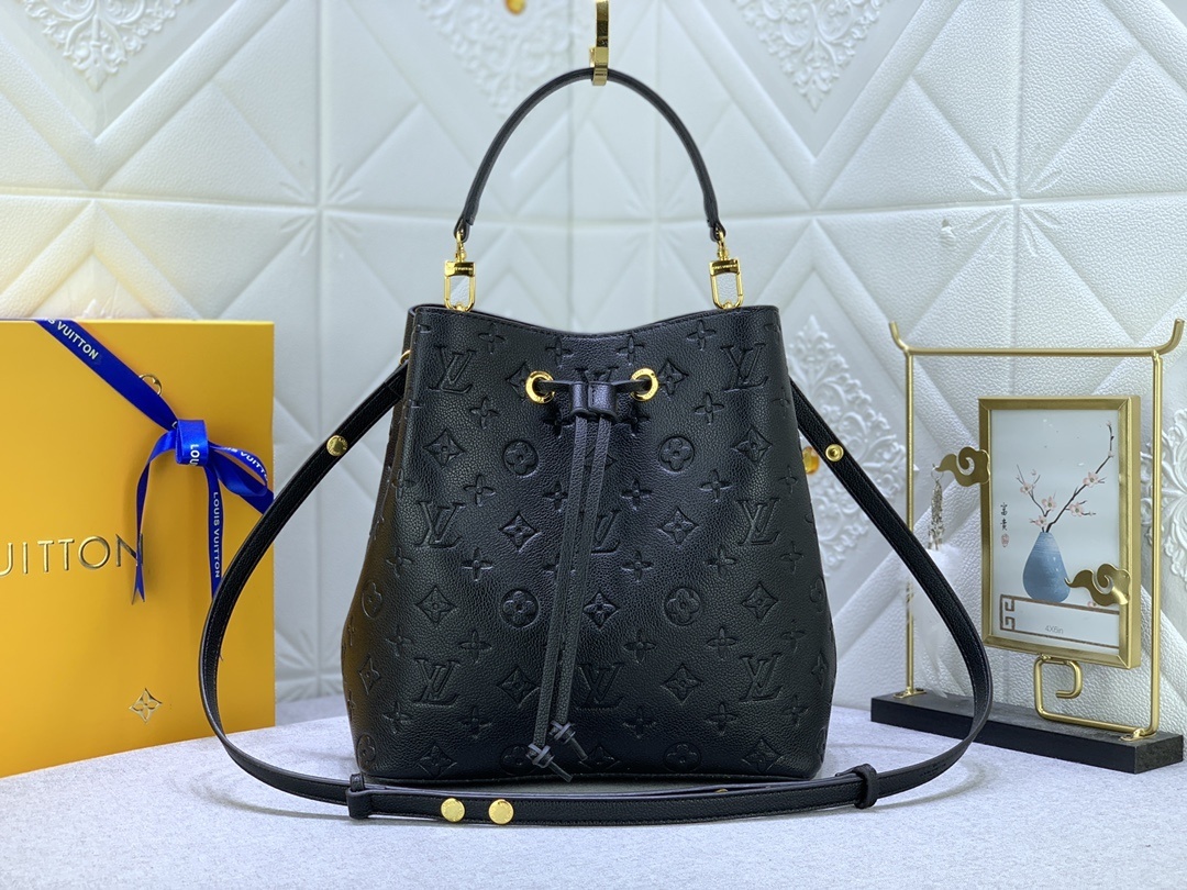 louis vuitton black bucket bag 26x26x17.5 cm