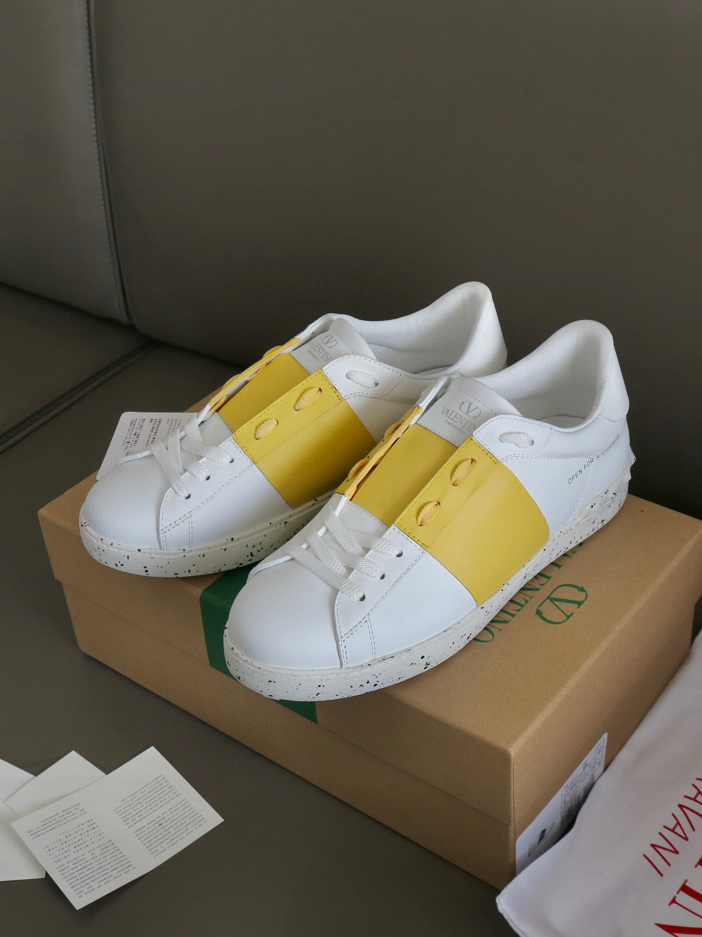 valentino unisex sneakers 35-44 with yellow accents