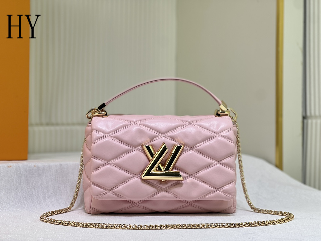 louis vuitton pink quilted handbag - 23x16x10 cm