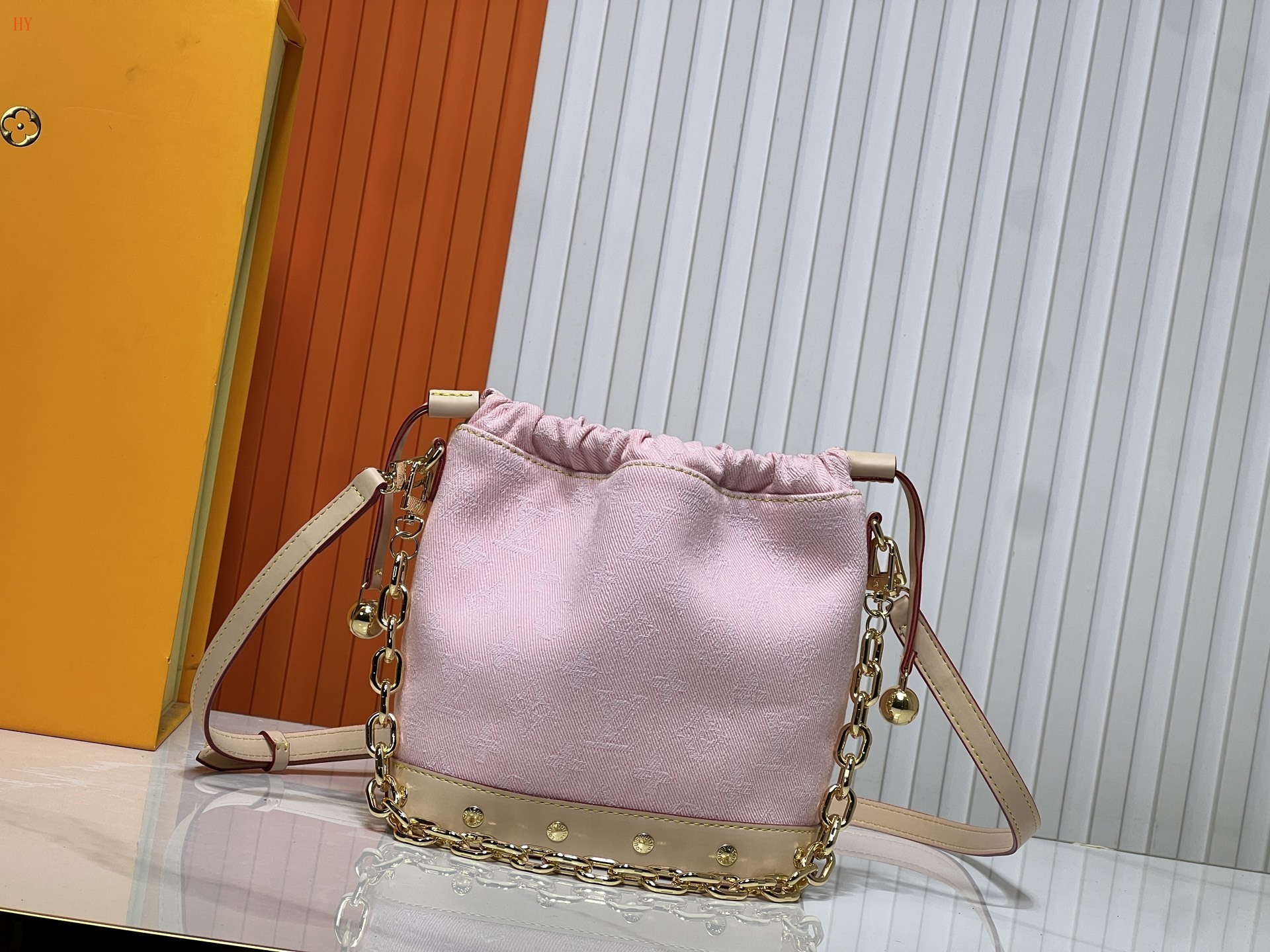 louis vuitton pink drawstring bag with chain strap