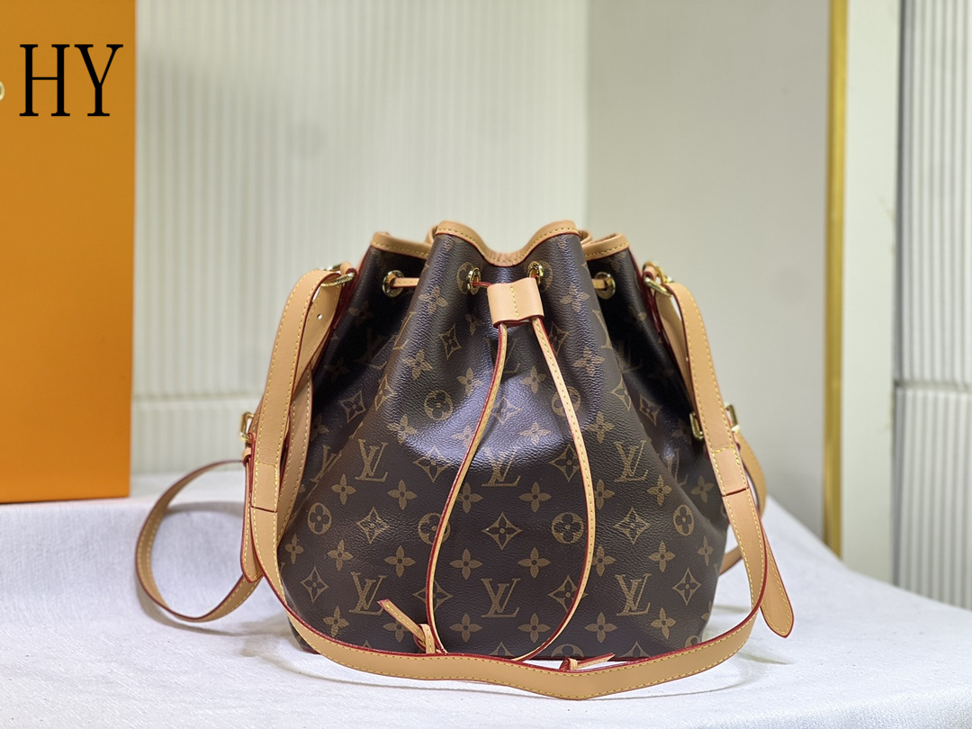 louis vuitton bucket bag - 26x27x18 cm