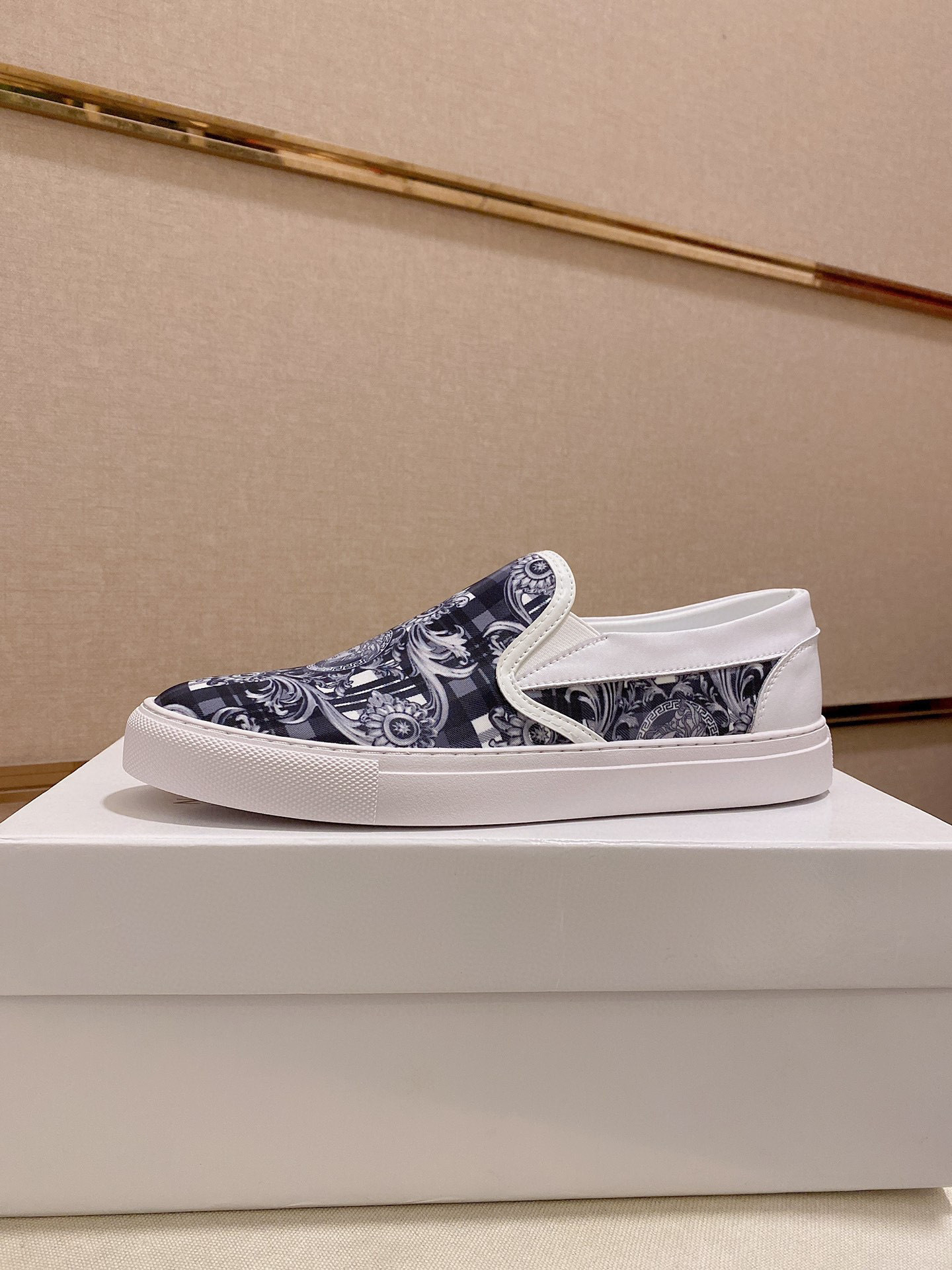 versace slip-on shoes 38-44 - stylish and comfortable