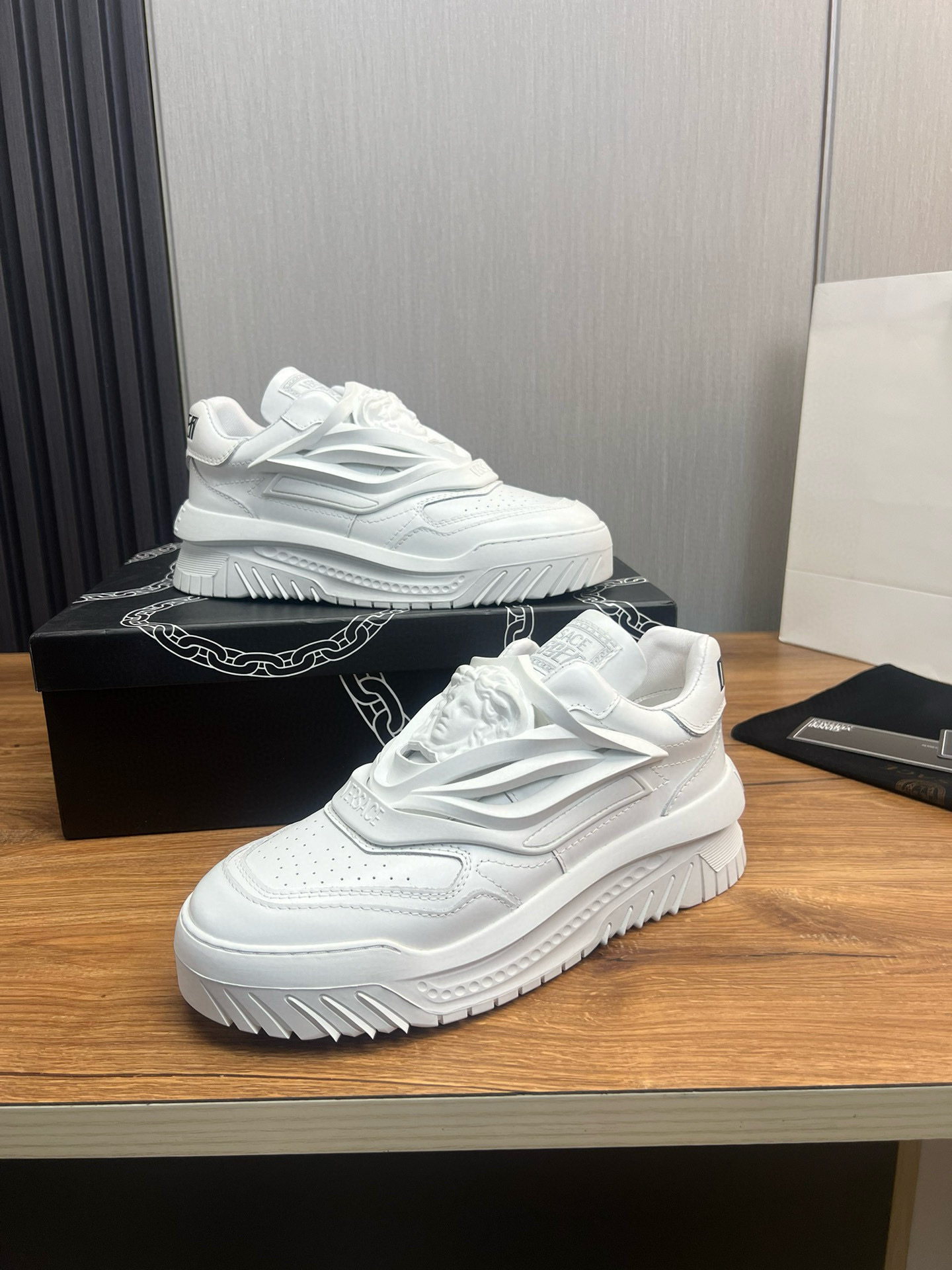 versace casual sneakers in white, size 38/44 - Image 9