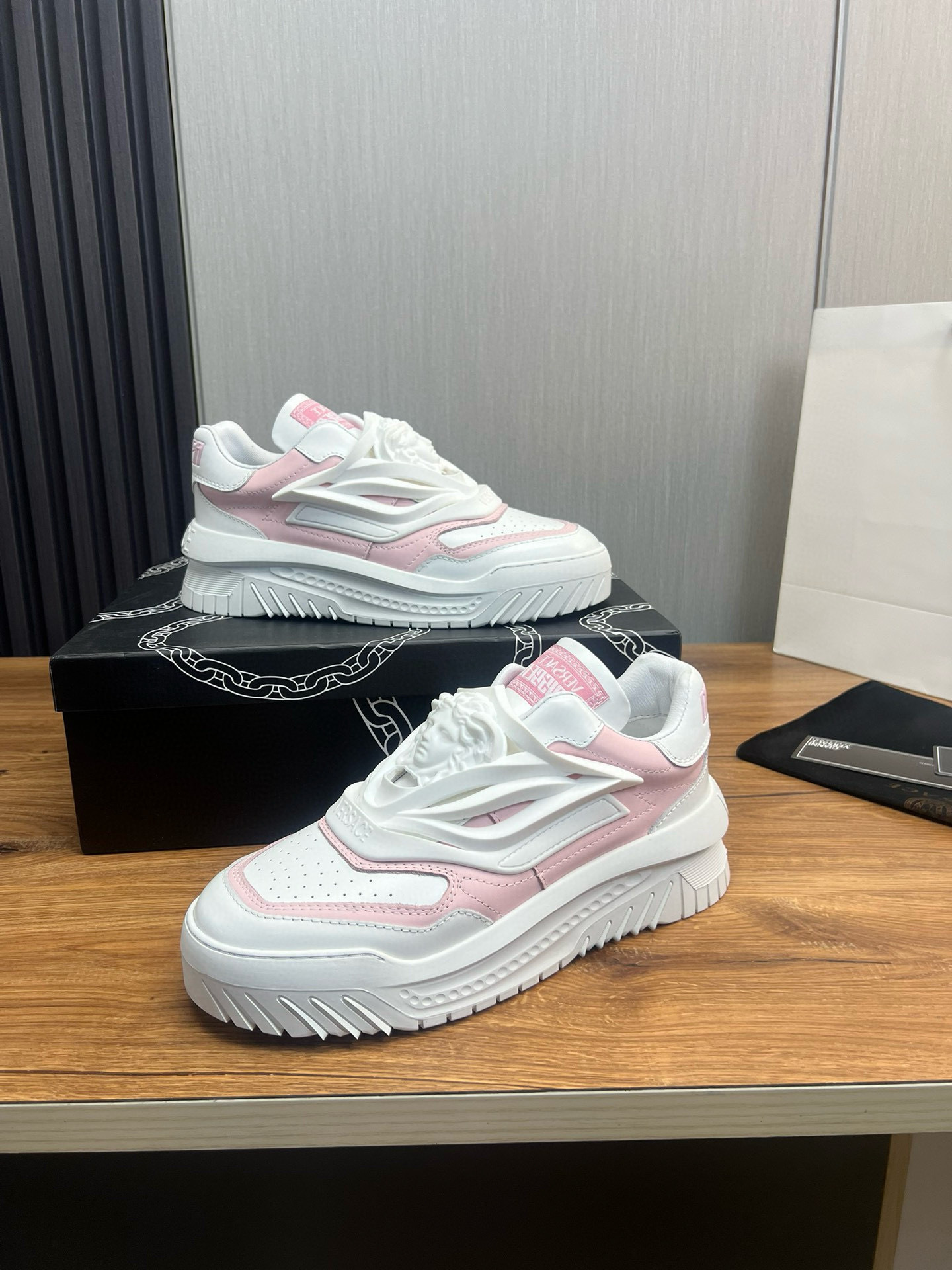 versace casual sneakers in white/pink - sizes 38/44 - Image 10