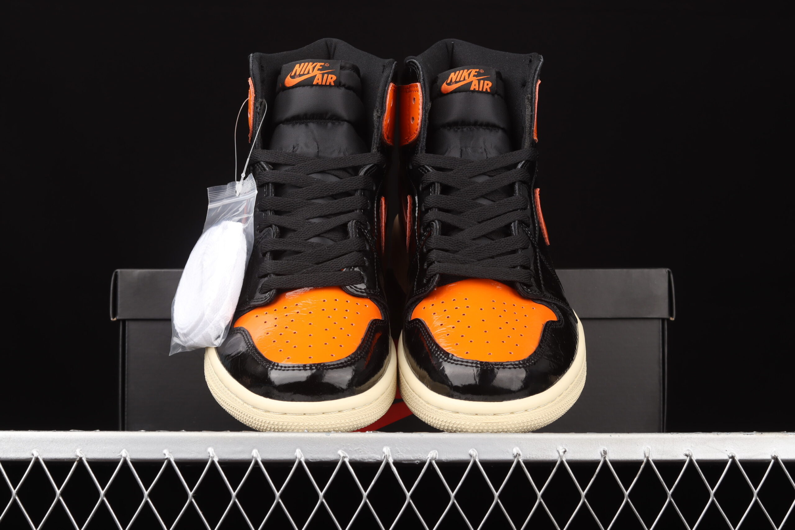 air jordan 1 retro high og aj1 555088-028 basketball shoes - Image 4