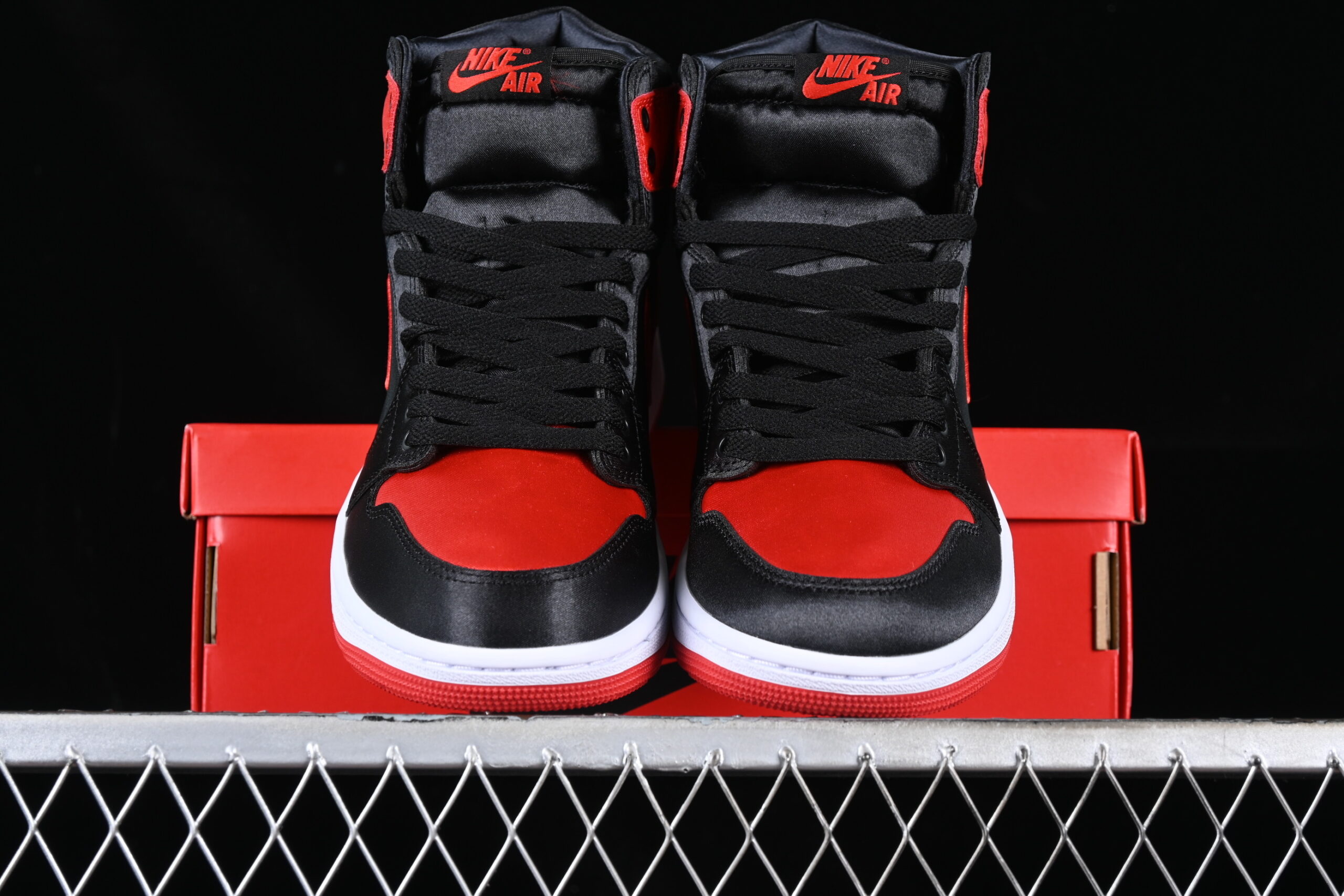air jordan 1 high og 'satin bred' fd4810-061 - Image 4