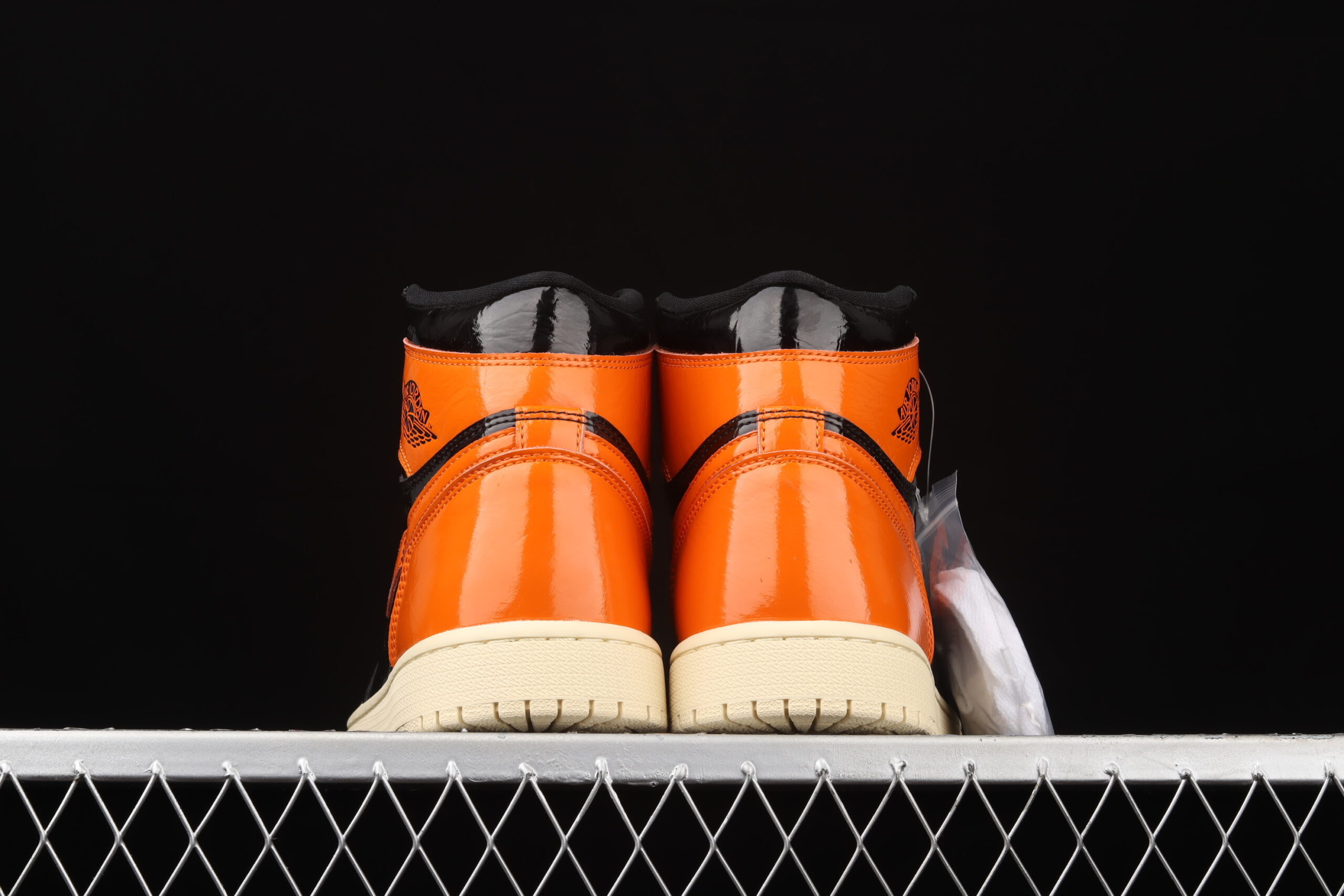 air jordan 1 retro high og aj1 555088-028 basketball shoes - Image 5