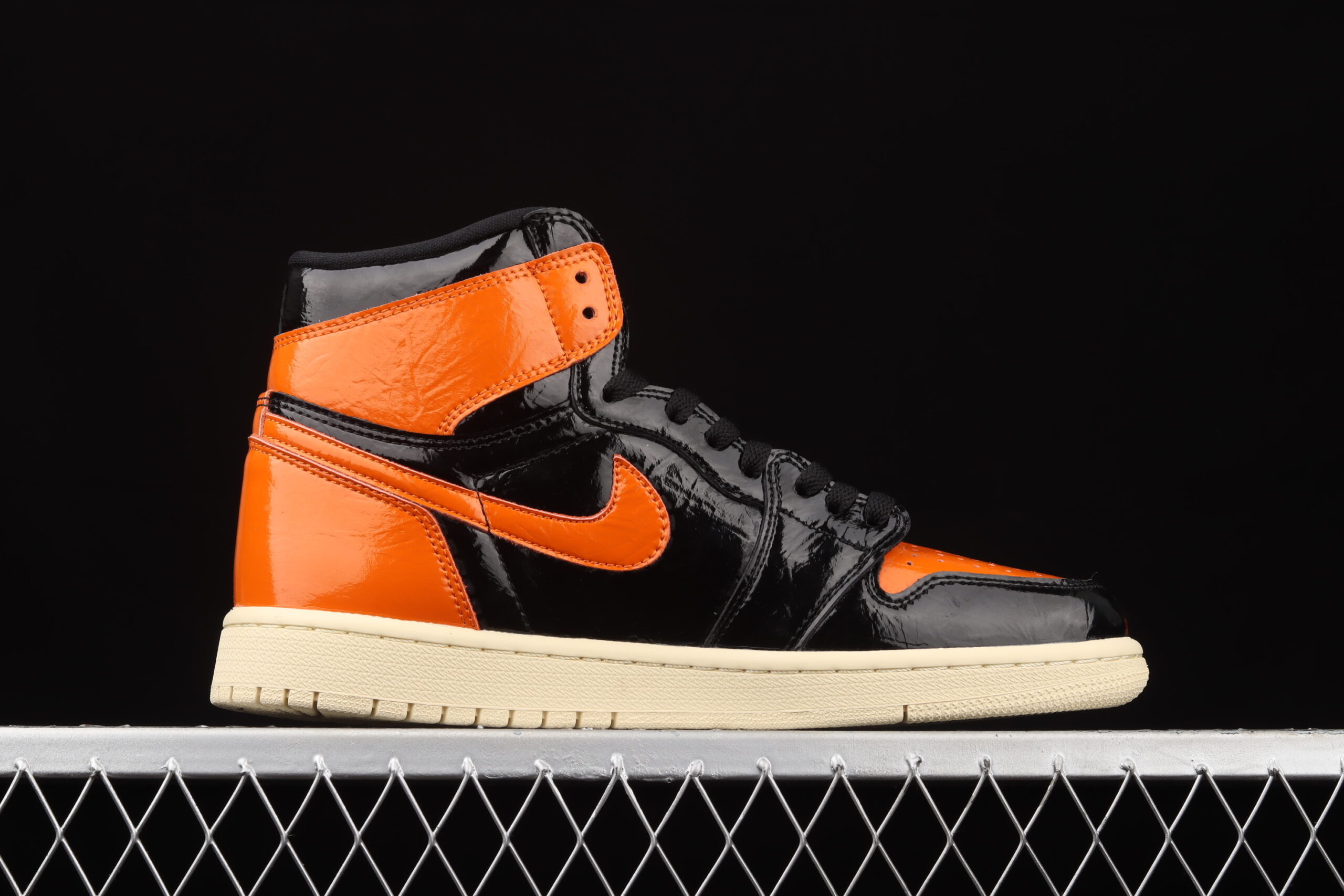 air jordan 1 retro high og aj1 555088-028 basketball shoes - Image 2